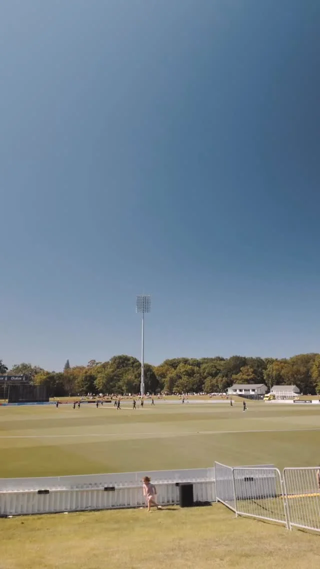 The Banks are filling up here at Hagley and Christchurch is putting on the weather!50 minutes to first ball#canterburycricket